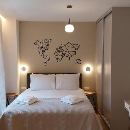 Uni Island - City Heart Suites Heraklion Exteriör bild