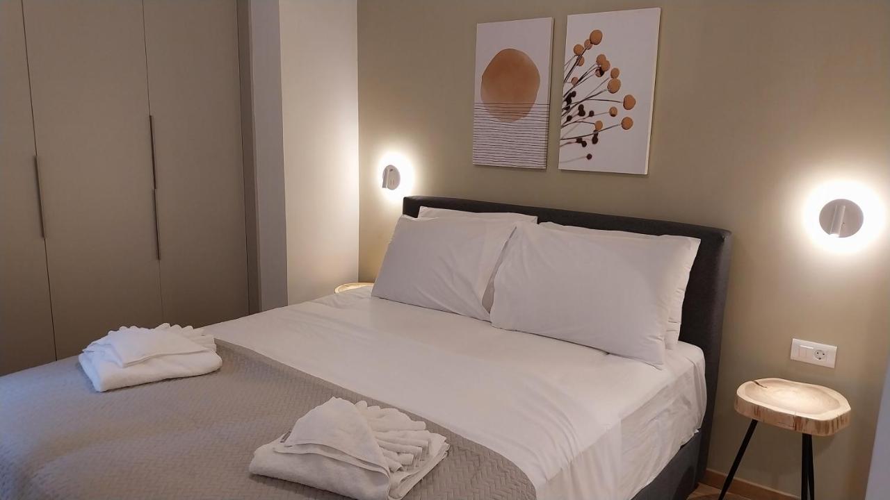 Uni Island - City Heart Suites Heraklion Exteriör bild