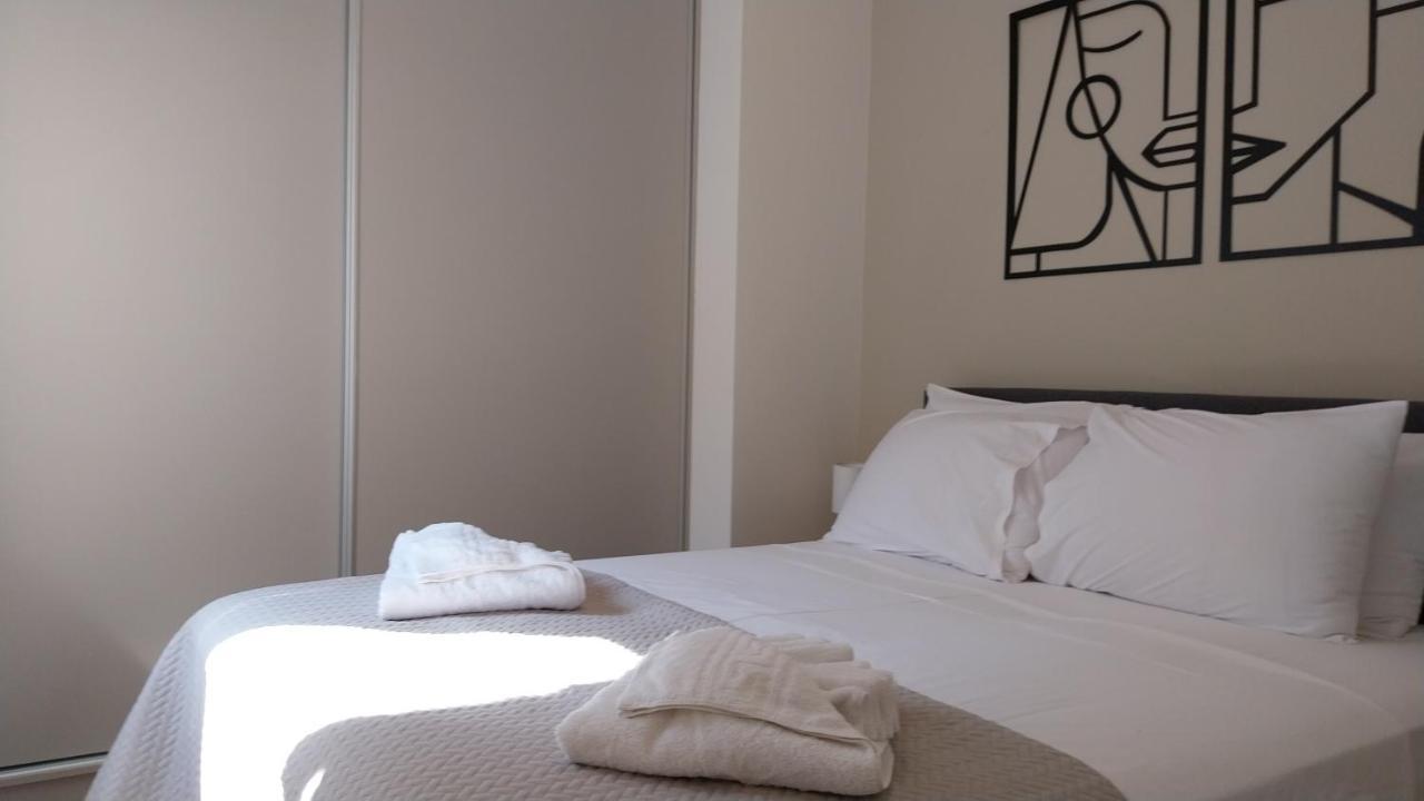 Uni Island - City Heart Suites Heraklion Exteriör bild