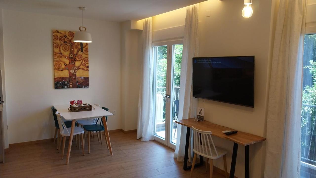 Uni Island - City Heart Suites Heraklion Exteriör bild