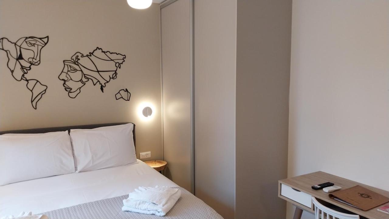 Uni Island - City Heart Suites Heraklion Exteriör bild