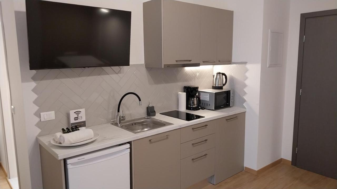 Uni Island - City Heart Suites Heraklion Exteriör bild