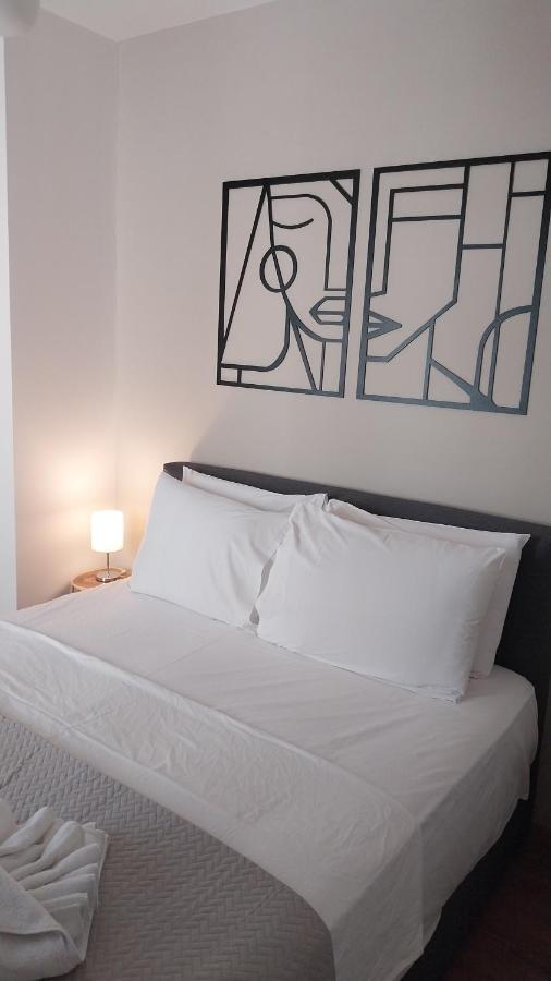 Uni Island - City Heart Suites Heraklion Exteriör bild