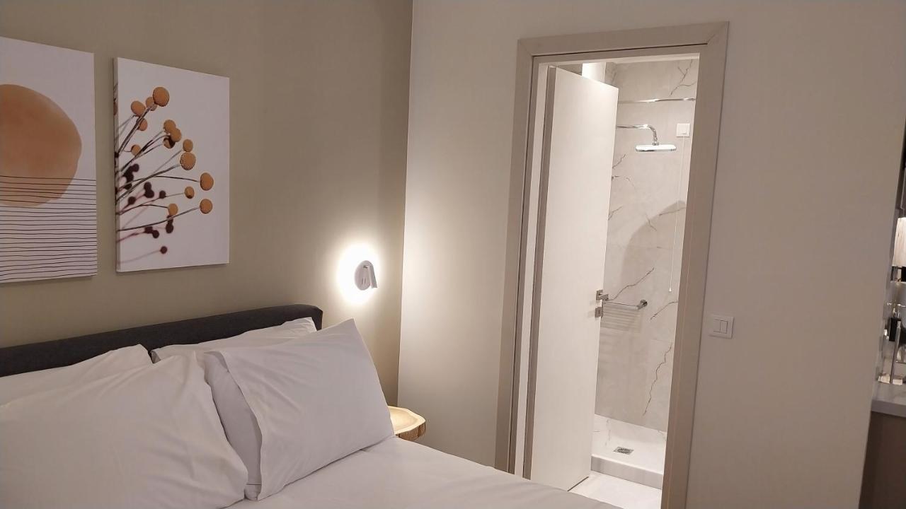 Uni Island - City Heart Suites Heraklion Exteriör bild