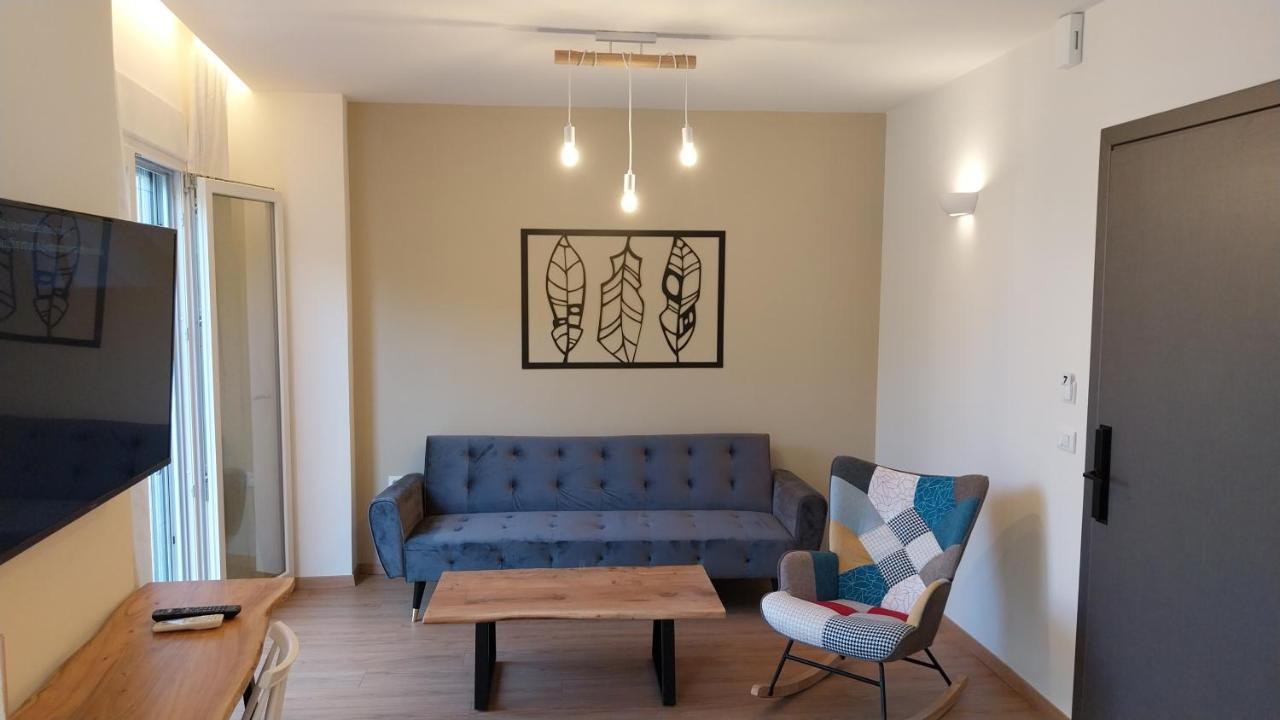 Uni Island - City Heart Suites Heraklion Exteriör bild