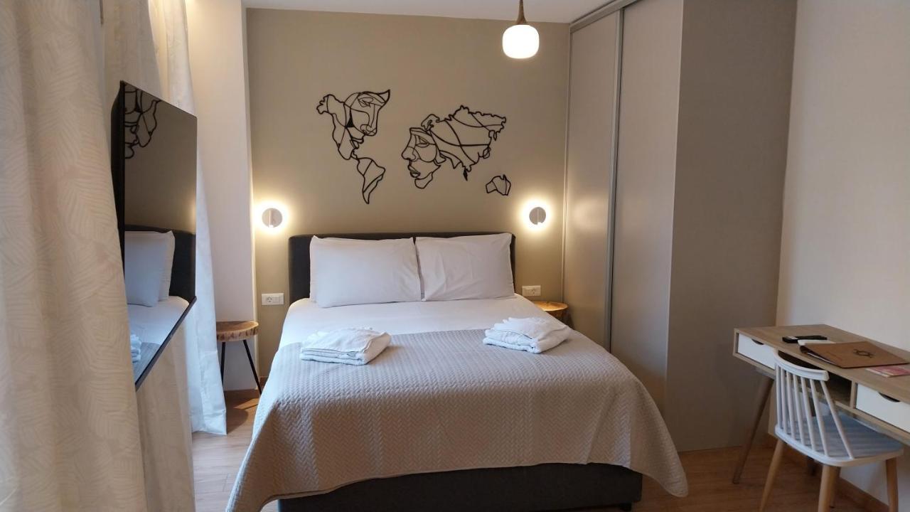 Uni Island - City Heart Suites Heraklion Exteriör bild