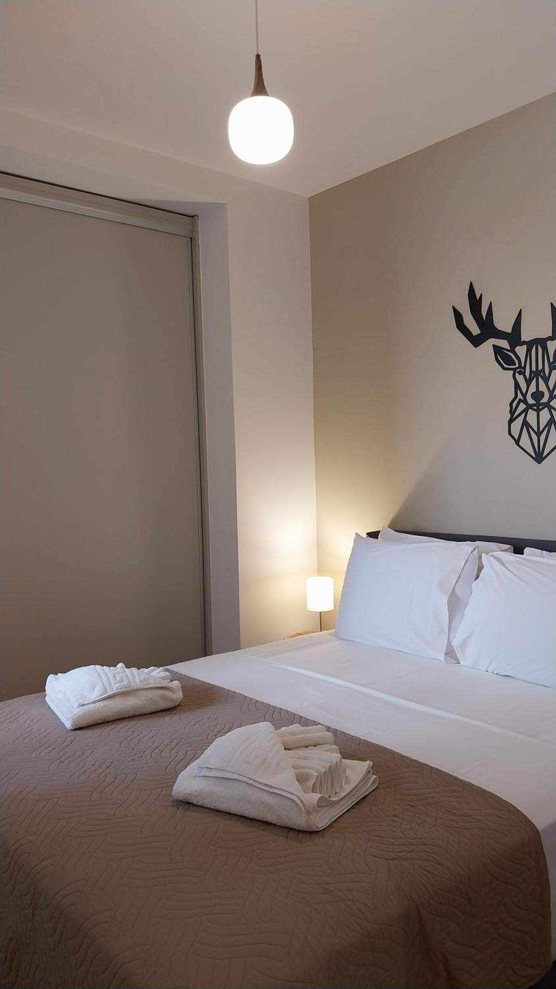 Uni Island - City Heart Suites Heraklion Exteriör bild