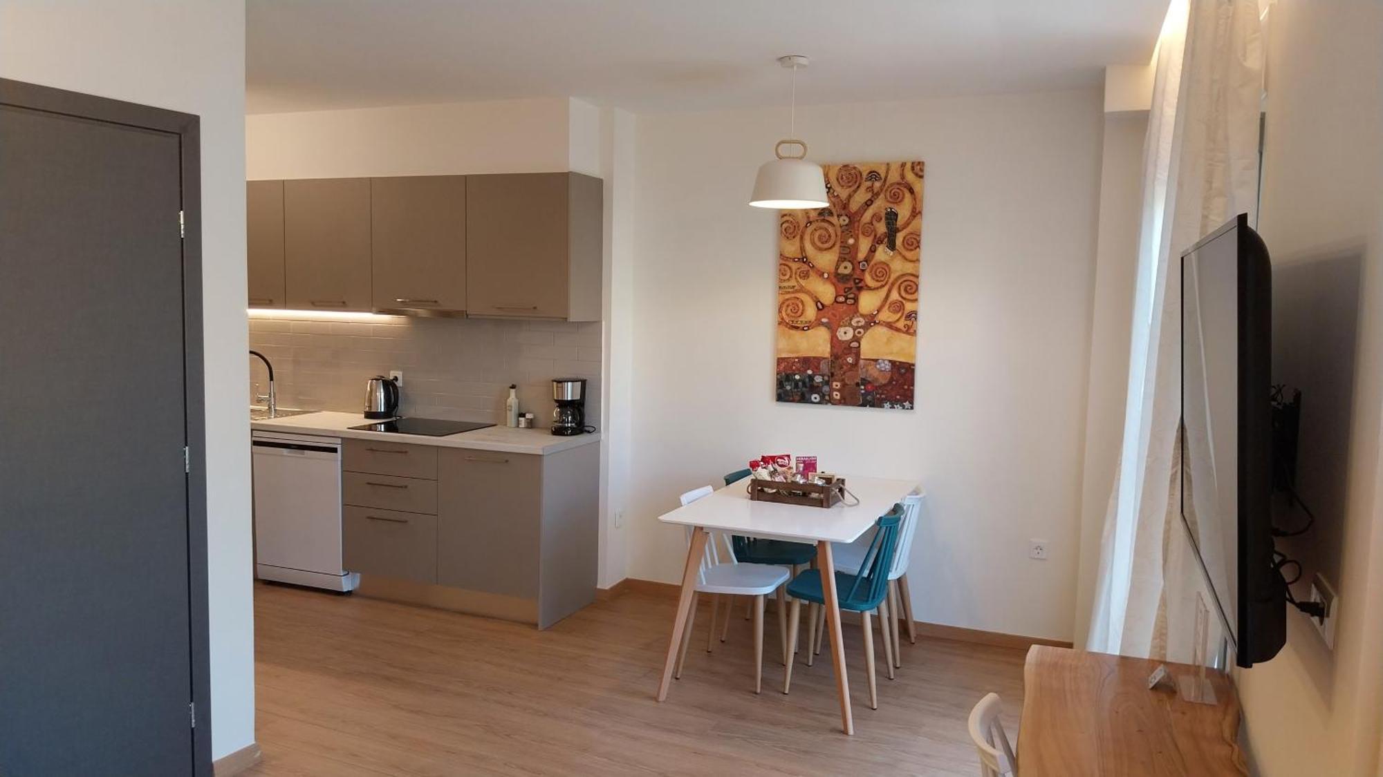 Uni Island - City Heart Suites Heraklion Exteriör bild