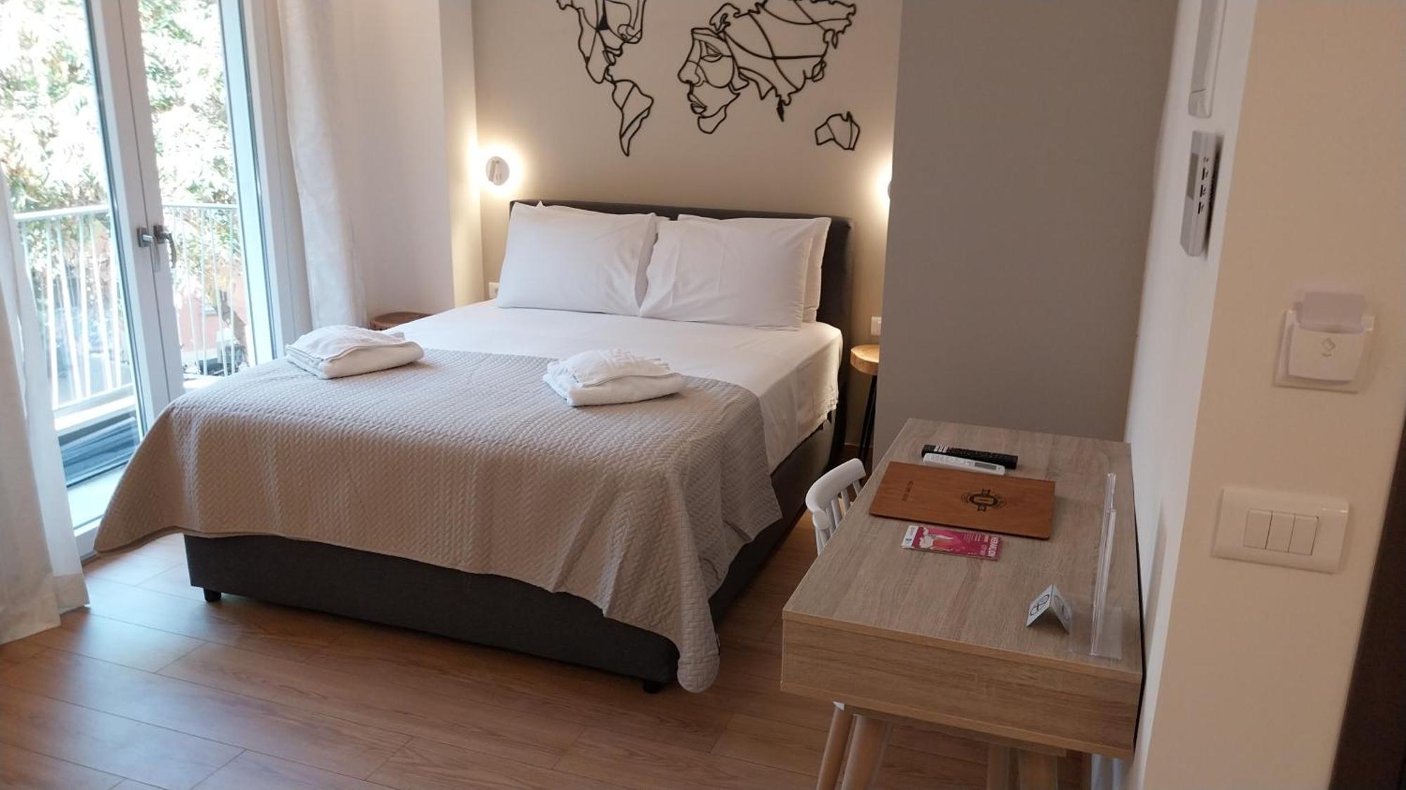 Uni Island - City Heart Suites Heraklion Exteriör bild