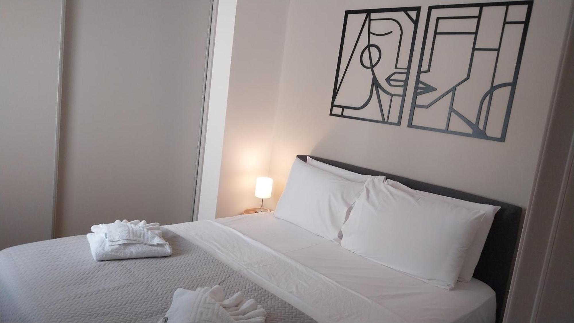 Uni Island - City Heart Suites Heraklion Exteriör bild